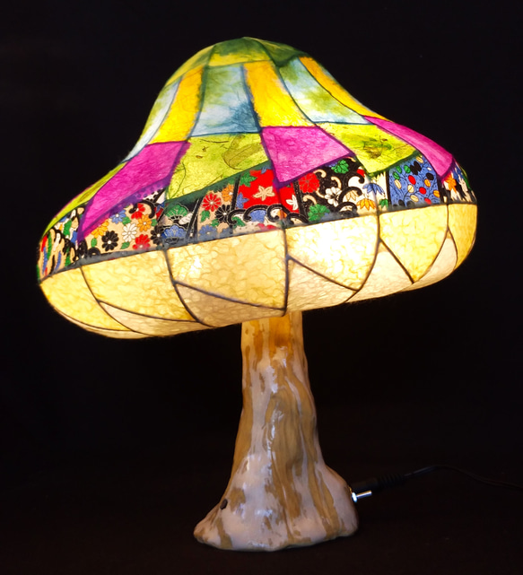 和紙と陶器の灯り・白い幹の木                                     樹木部は薄茶とクリームを基調にした陶器製、幹の感じを出すため製作は苦労しました J1286851050(9880円)