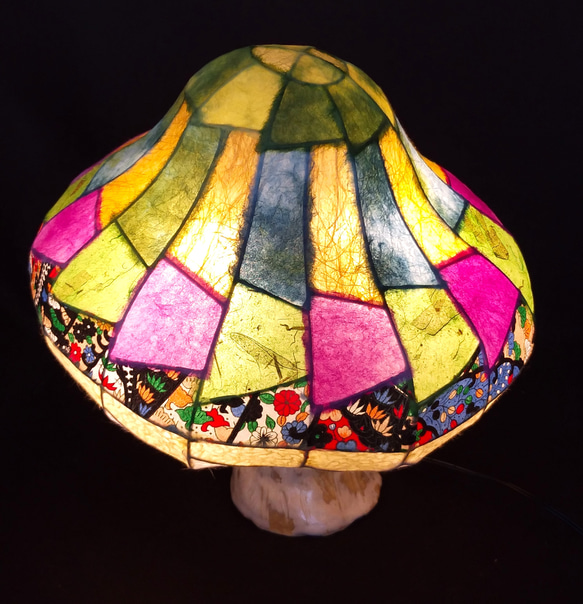 和紙と陶器の灯り・白い幹の木                                     樹木部は薄茶とクリームを基調にした陶器製、幹の感じを出すため製作は苦労しました J1286851050(9880円)