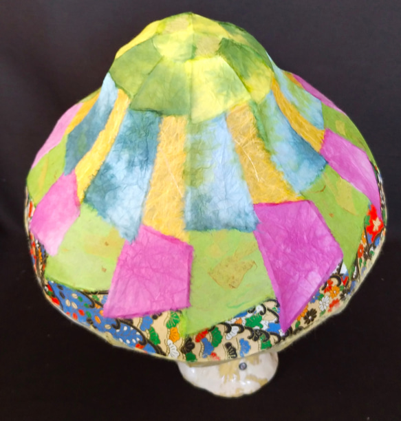 和紙と陶器の灯り・白い幹の木                                     樹木部は薄茶とクリームを基調にした陶器製、幹の感じを出すため製作は苦労しました J1286851050(9880円)