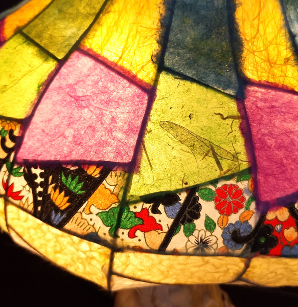 和紙と陶器の灯り・白い幹の木                                     樹木部は薄茶とクリームを基調にした陶器製、幹の感じを出すため製作は苦労しました J1286851050(9880円)