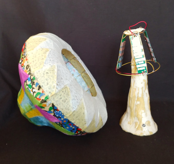 和紙と陶器の灯り・白い幹の木                                     樹木部は薄茶とクリームを基調にした陶器製、幹の感じを出すため製作は苦労しました J1286851050(9880円)