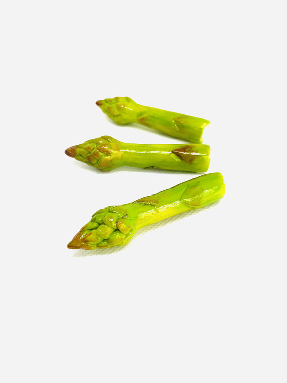 新作⭐︎【金具選択可】アスパラガス フェイクフード 野菜 アスパラ単体 カニカン ストラップ オブジェ 1枚目の画像