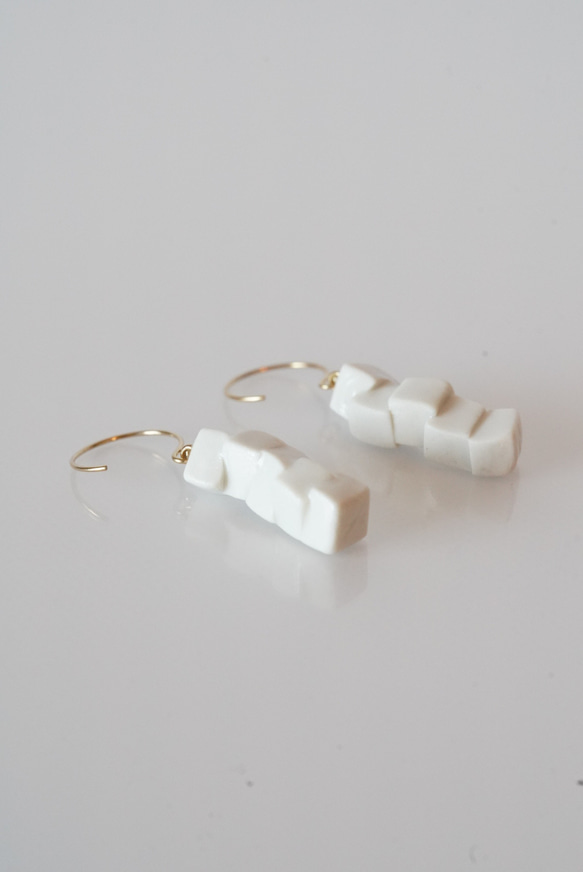 白磁　5 TOFUs earring 5枚目の画像