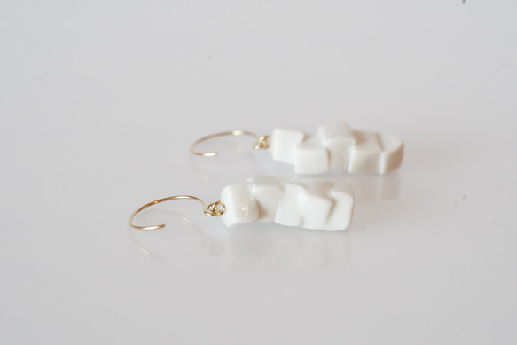 白磁　5 TOFUs earring 3枚目の画像