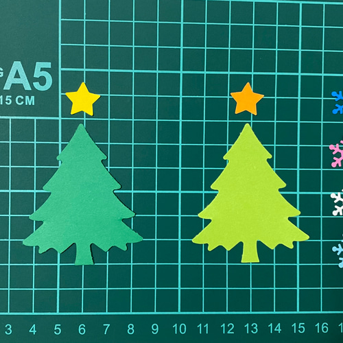 ①クラフトパンチ クリスマスツリー 12月 イベント アルバム 壁面飾り