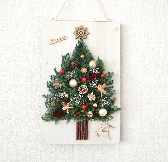 Creema限定　ヒムロスギと木の実のクリスマスツリーアレンジメント　壁掛け・置き型2way 4枚目の画像