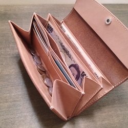 長財布 かぶせ蓋のロングウォレット エルバマット/ヌメ革 モカ/ナチュラル WT-KBL1 8枚目の画像