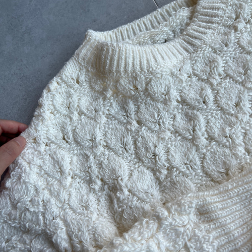 ラスト1点】透かし編みでふわふわ柔らかいニット 程よいサイズ感で使い