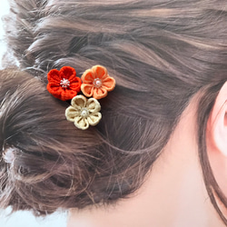 つまみ細工の髪飾り　オレンジ系の菊＆小花のコームとUピンの５点セット 5枚目の画像