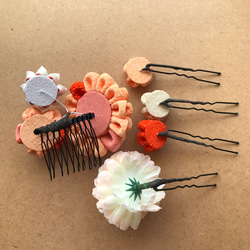 つまみ細工の髪飾り　オレンジ系の菊＆小花のコームとUピンの５点セット 3枚目の画像