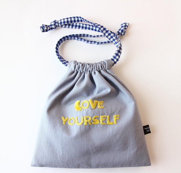 LOVE YOURSELF 刺繍の巾着バッグ 1枚目の画像