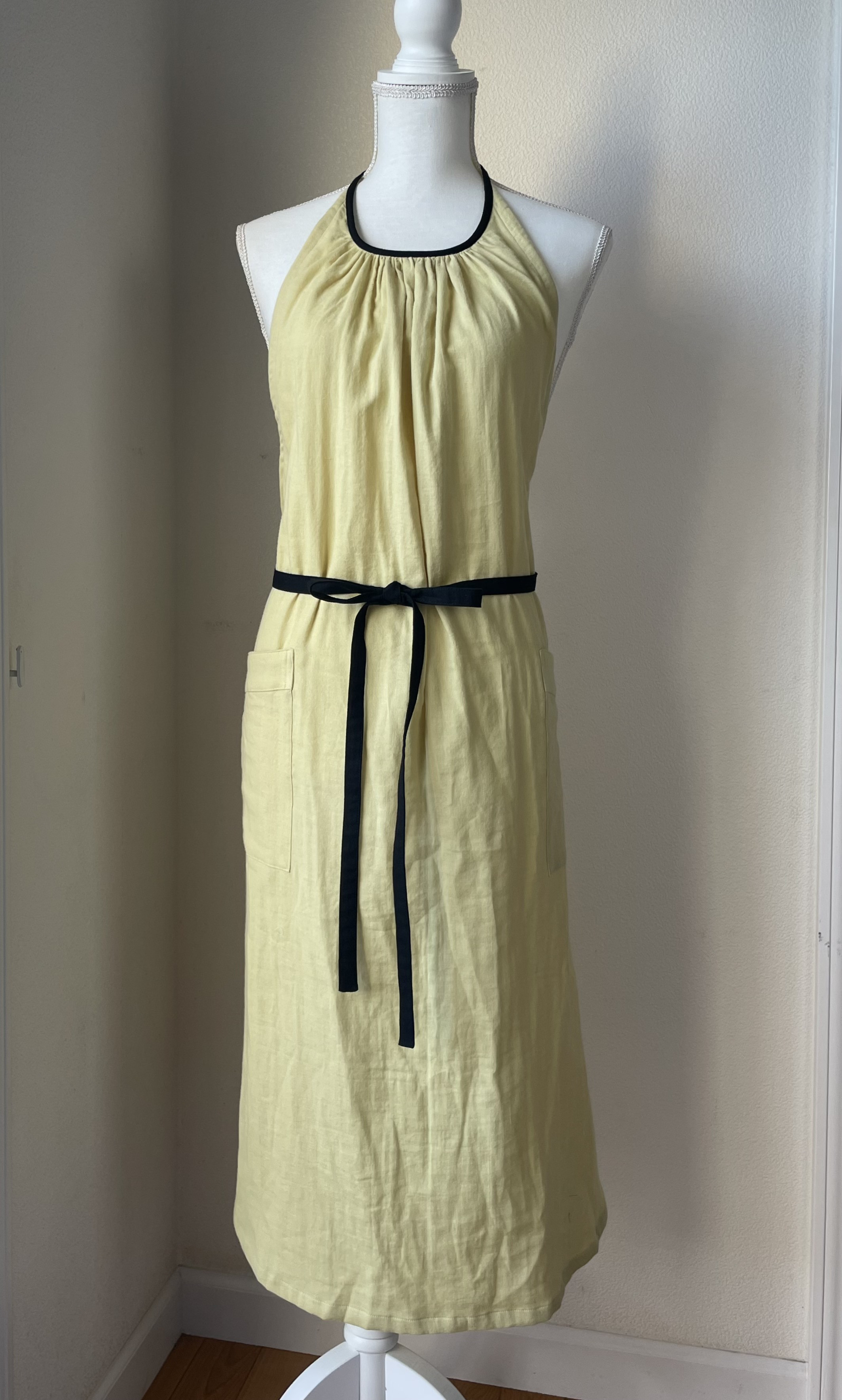 ダブルガーゼのロング丈エプロン(マスタードイエロー）