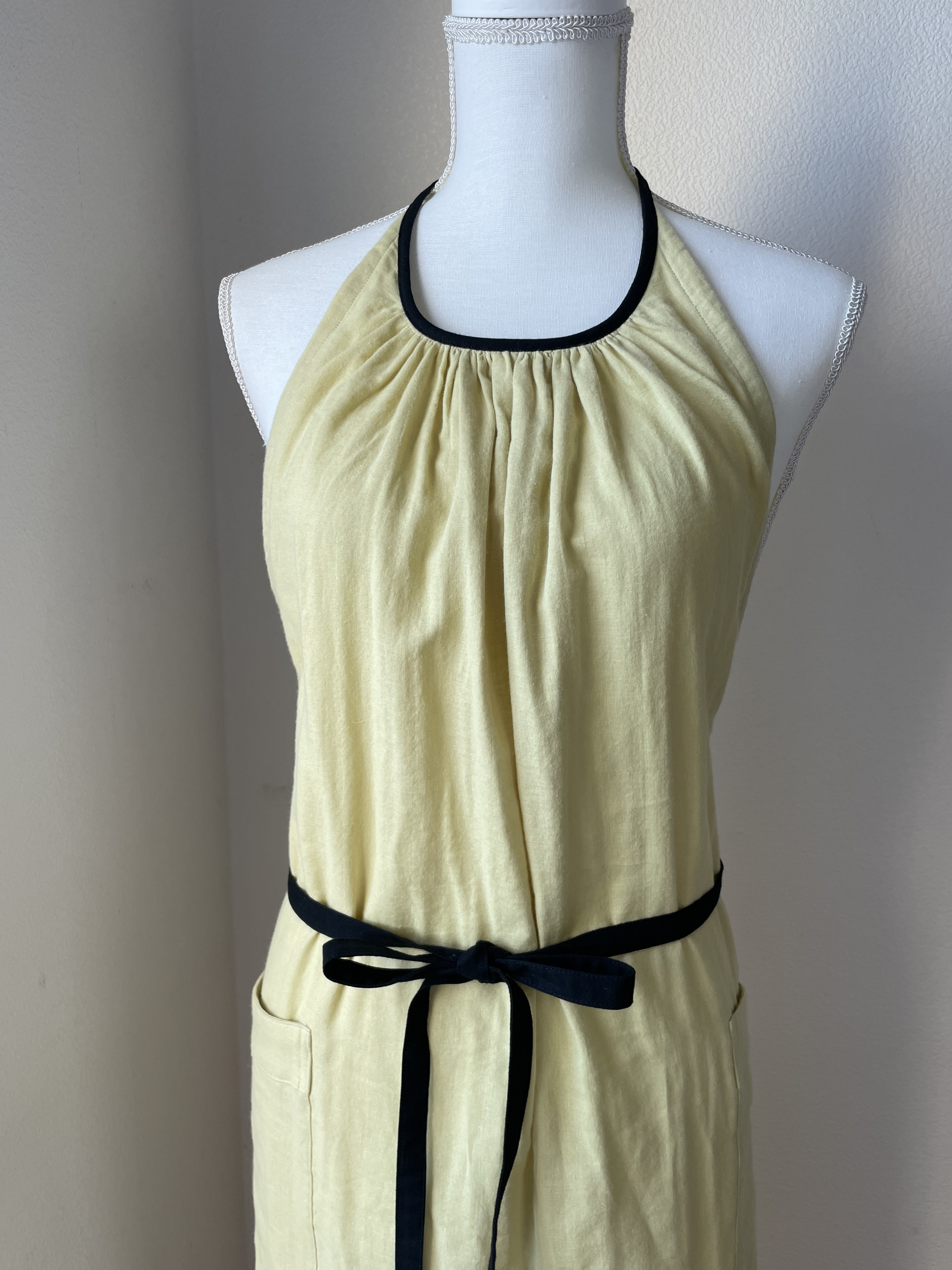 ダブルガーゼのロング丈エプロン(マスタードイエロー）