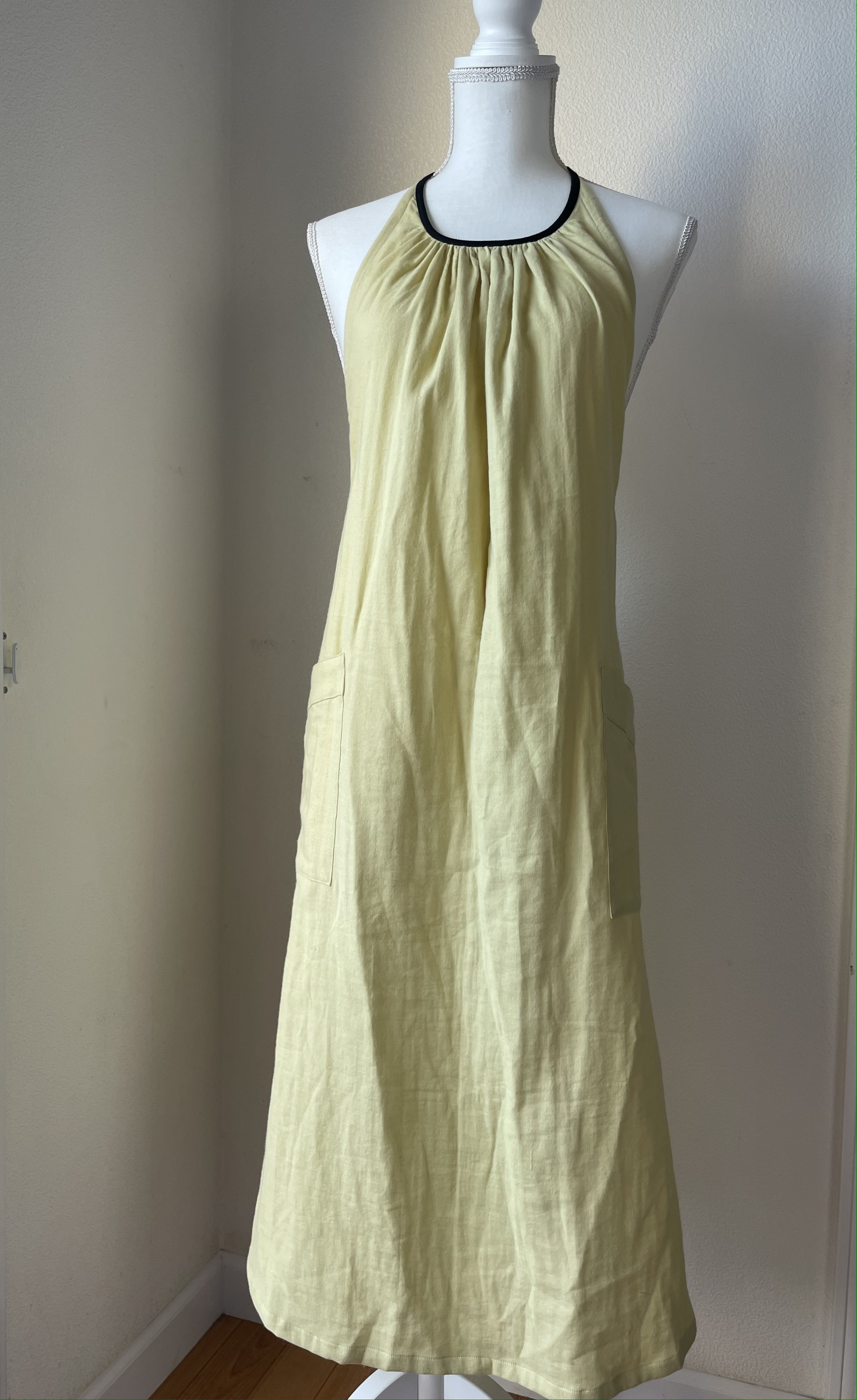 ダブルガーゼのロング丈エプロン(マスタードイエロー）