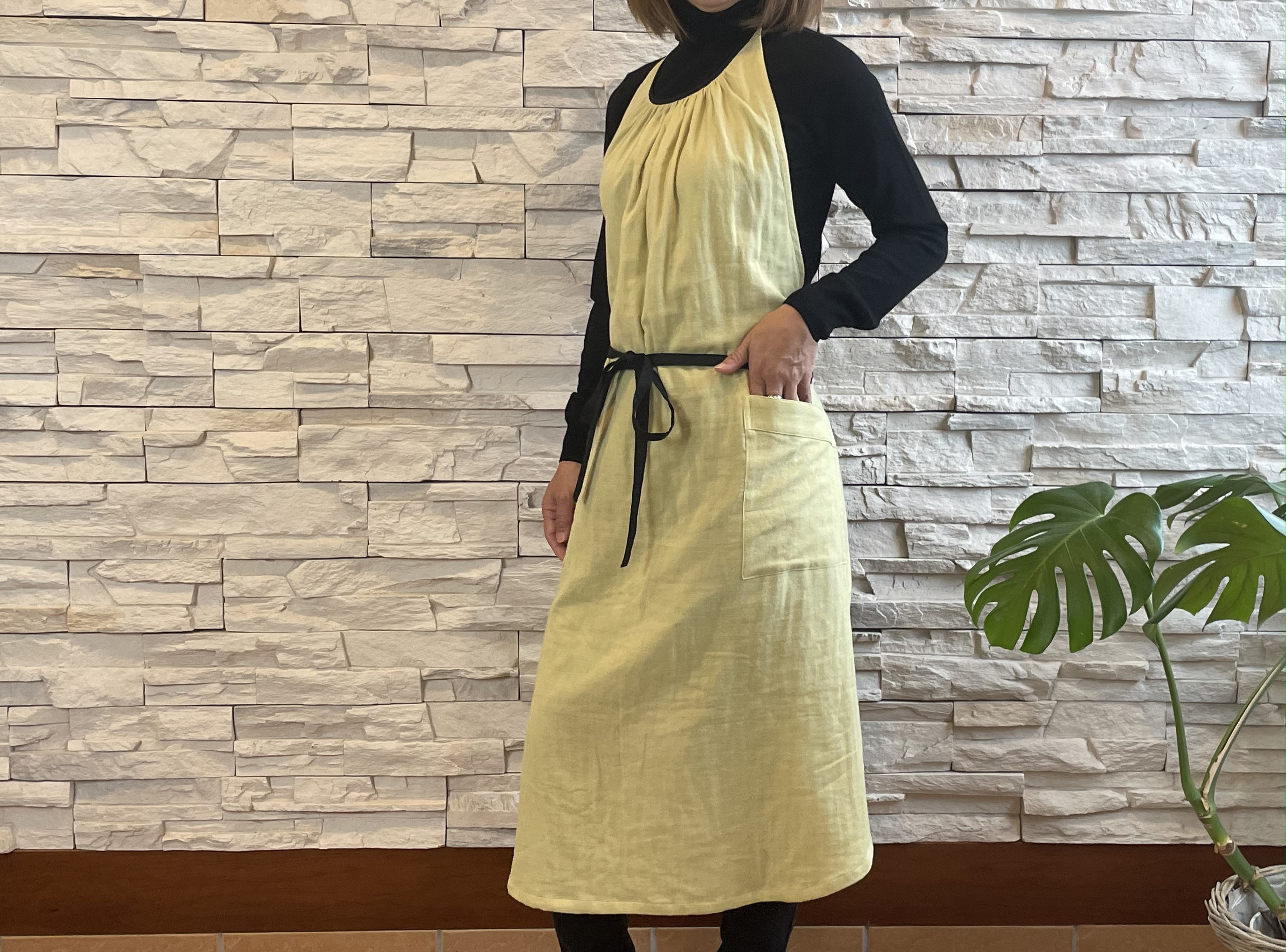 ダブルガーゼのロング丈エプロン(マスタードイエロー）