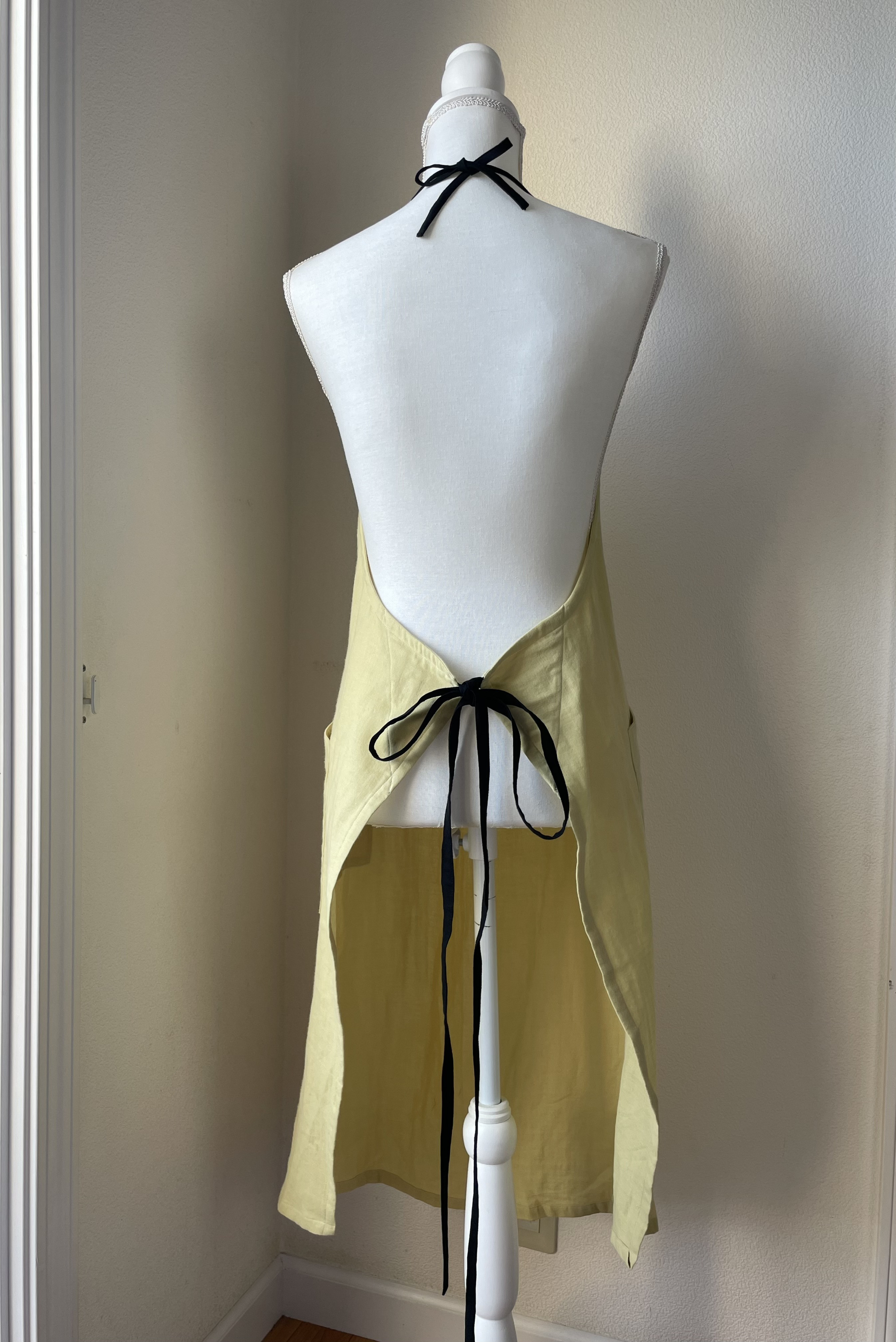 ダブルガーゼのロング丈エプロン(マスタードイエロー）