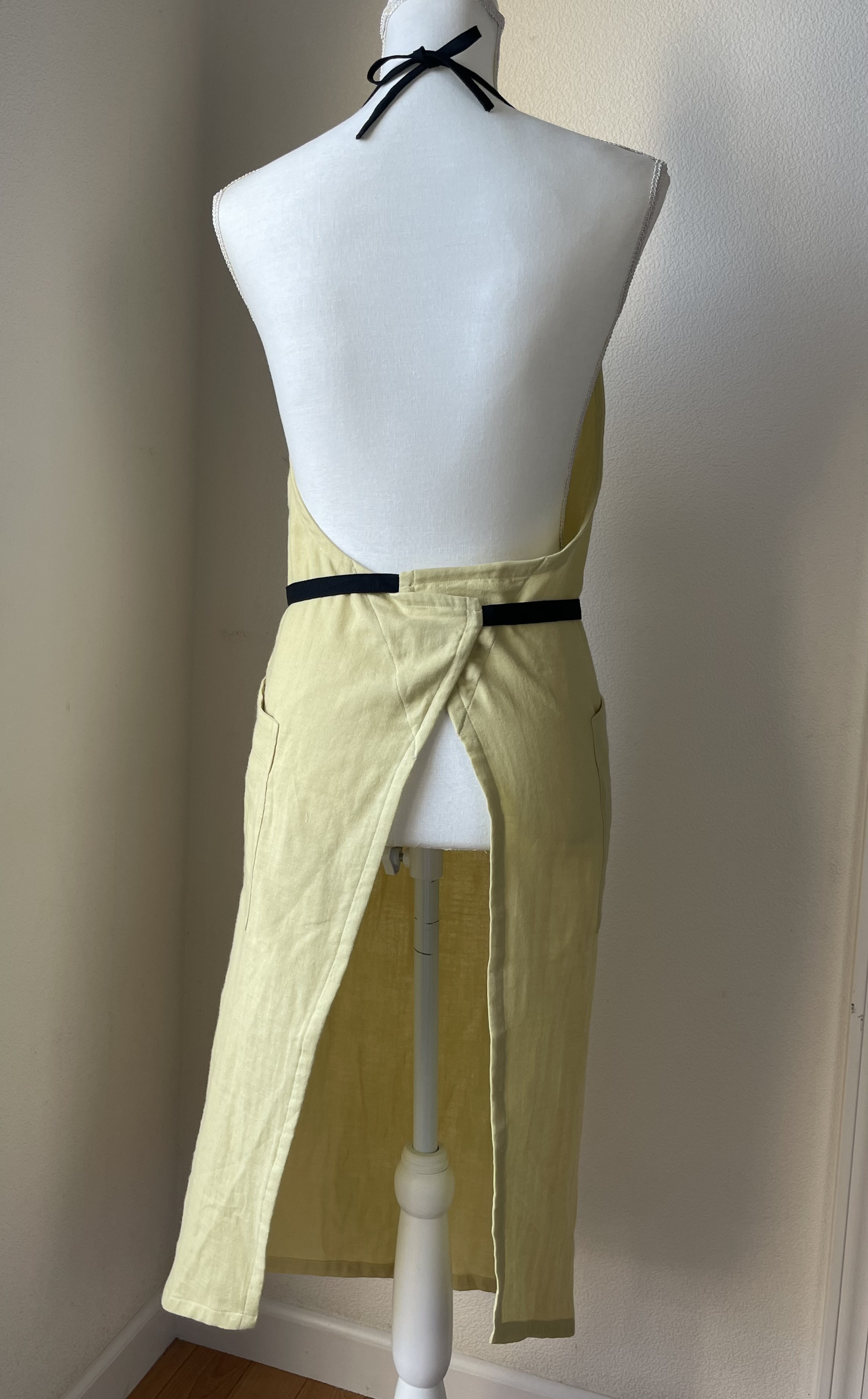 ダブルガーゼのロング丈エプロン(マスタードイエロー）