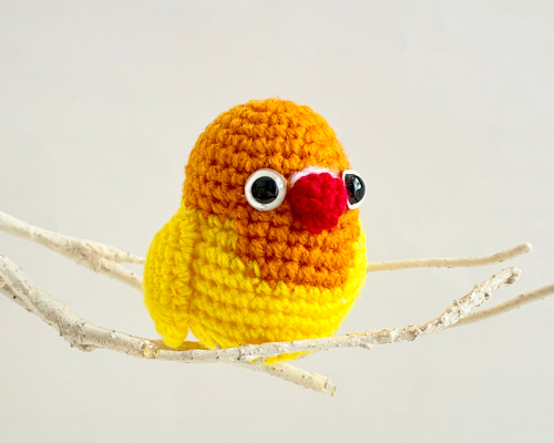 ボタンインコ（ルチノー）あみぐるみ：かわいい小鳥 あみぐるみ