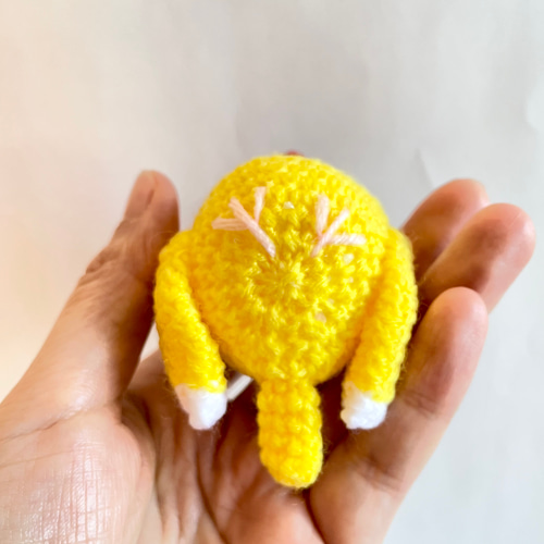 ボタンインコ（ルチノー）あみぐるみ：かわいい小鳥 あみぐるみ