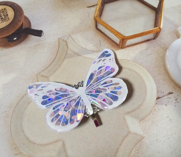 【NEW】冬に舞う 氷蝶 紋白蝶 ポニーフック 1枚目の画像