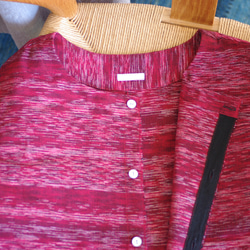 久留米絣の長袖カーディガン　赤色重ねの絣 5枚目の画像