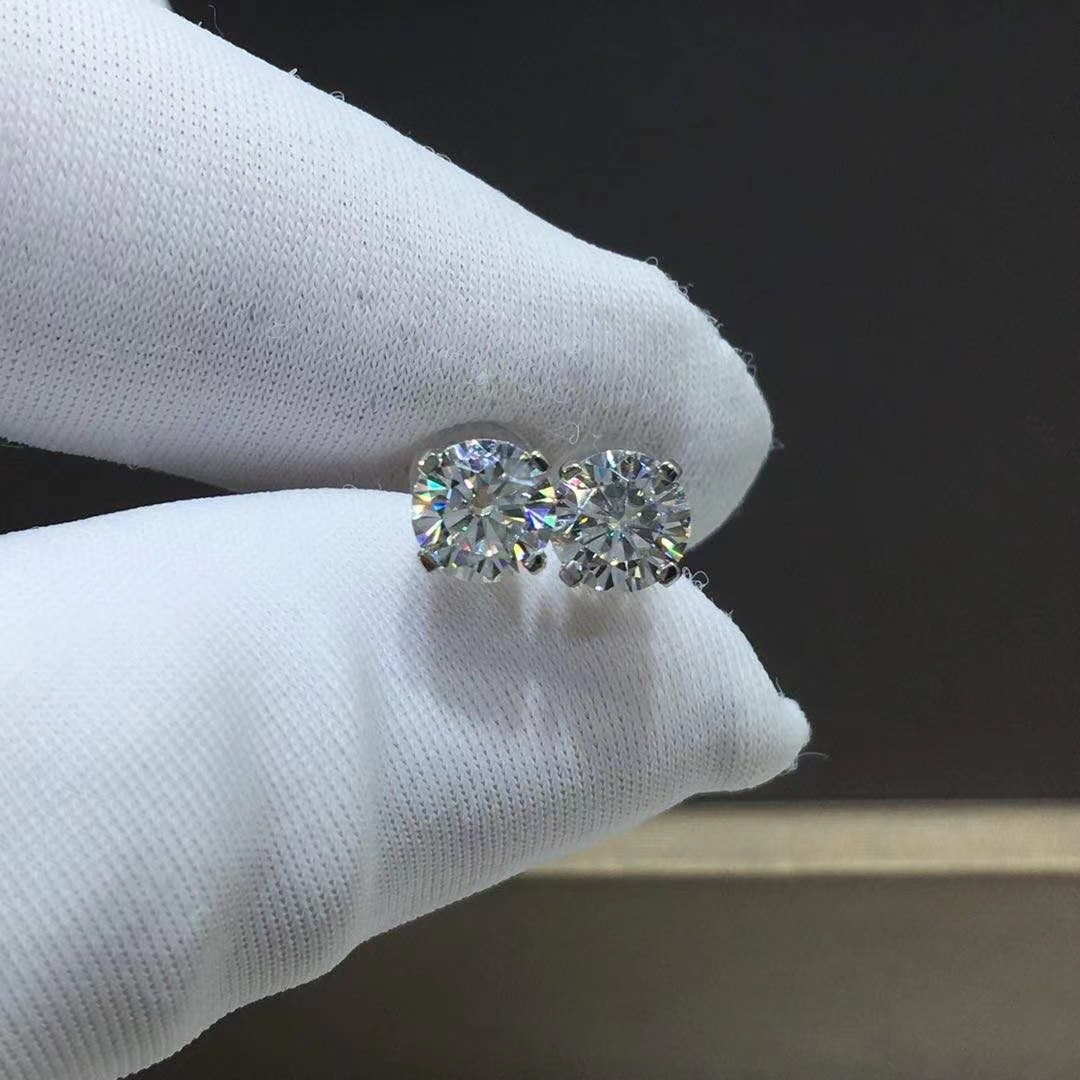 売り出し純正 【合計1.0カラット】輝くモアサナイト ピアス K18WG