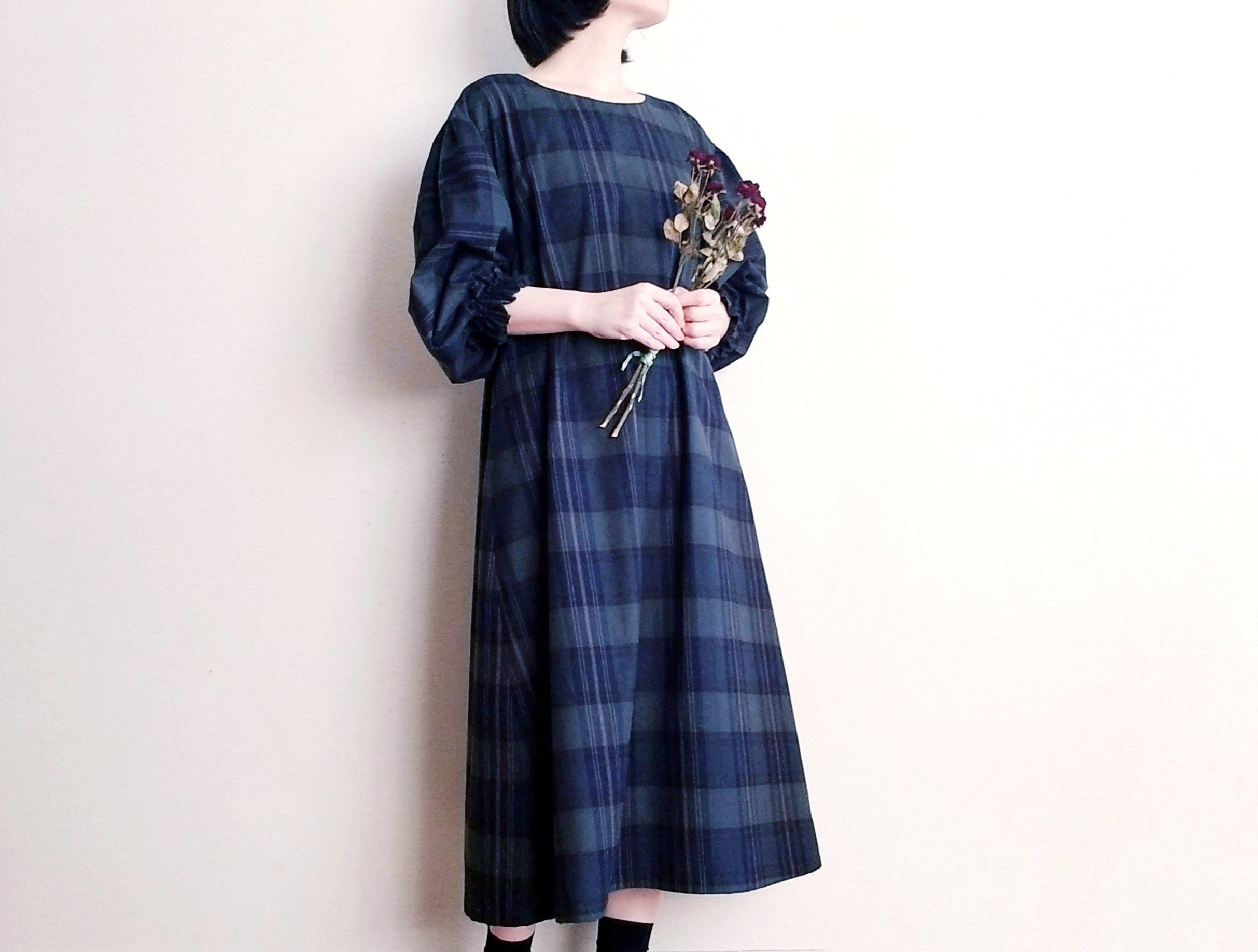 【ラスト一着】ふんわり軽い着心地　すずらんのようなお袖がかわいい❤️一枚できまるチェックのワンピース　ポケットつき