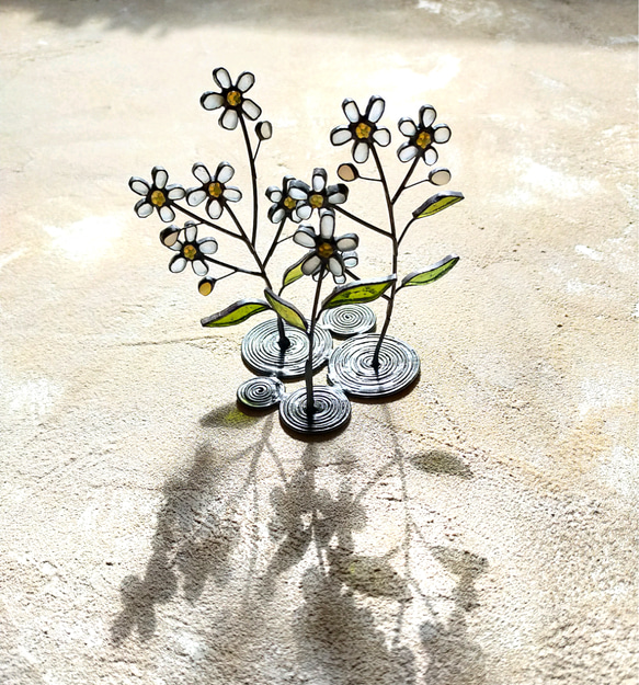 白い小花のステンドグラス 3枚目の画像