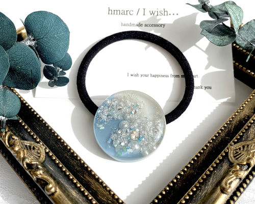 レジンヘアゴム　オーバル　大ぶり　ブルー　雪　水色　冬　銀 ブルーの宝石風ヘアゴム / 青 / 半球 / レジン / 海 ヘアゴム 華