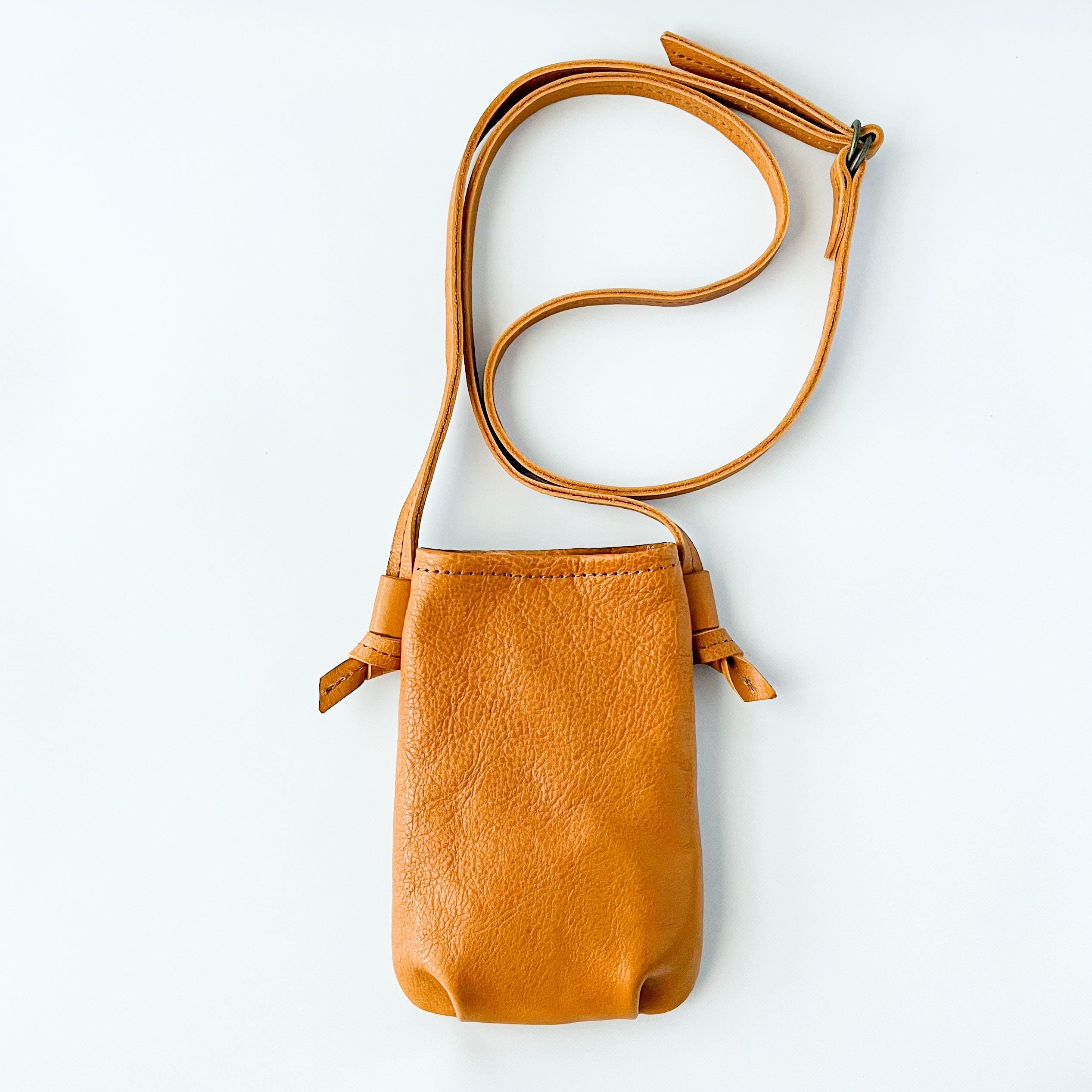 タックポシェット【スマホポシェット】(カラー：キャメル)