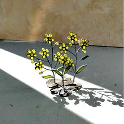 黄色い小花のステンドグラス 1枚目の画像