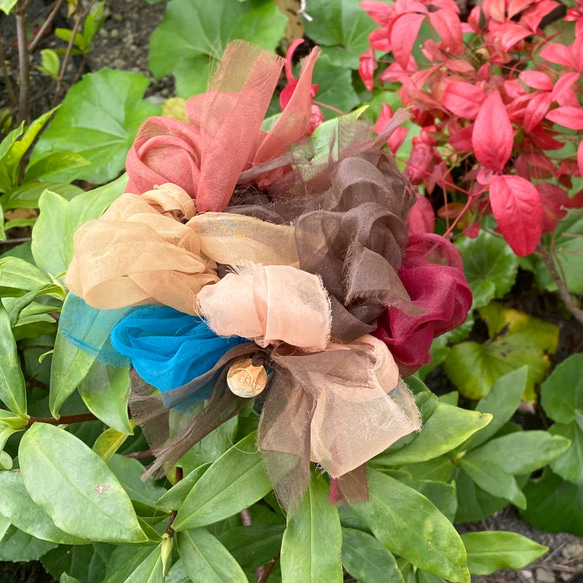 レインボー<秋>｜彩る咲き編みシュシュ 8枚目の画像