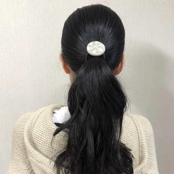 手刺繍　ヘアゴム　麻生地　ラベンダー 4枚目の画像