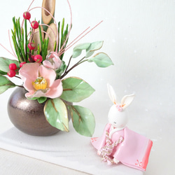ピンク椿 ウサギ【パン粘土/和/正月】2023年卯年♪毎年楽しく入れ替えできるお正月干支飾り 3枚目の画像