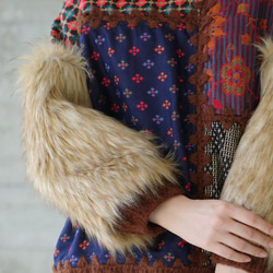 吸睛！環保毛袖拼布毛衣 (22w-17) 紅色 ver.2 第11張的照片