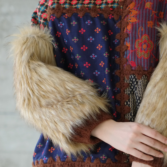 吸睛！環保毛袖拼布毛衣 (22w-17) 紅色 ver.2 第11張的照片