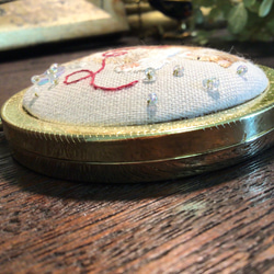 ねこ　猫　ミラー　手鏡　ビーズ　ハンドメイド　手刺繍　刺繍　プレゼント　ギフト　木苺 9枚目の画像