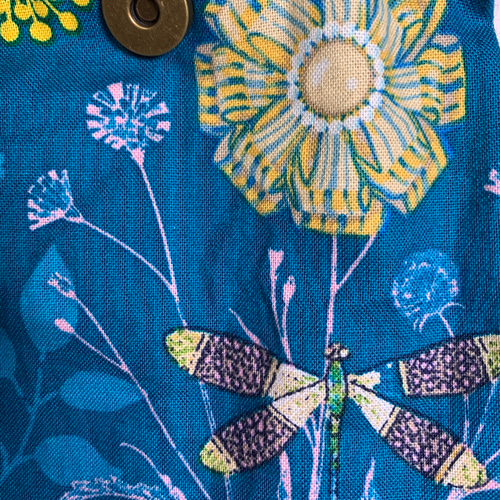 ぽっちゃり白猫さん刺繍 羊毛フェルト生地のポーチ