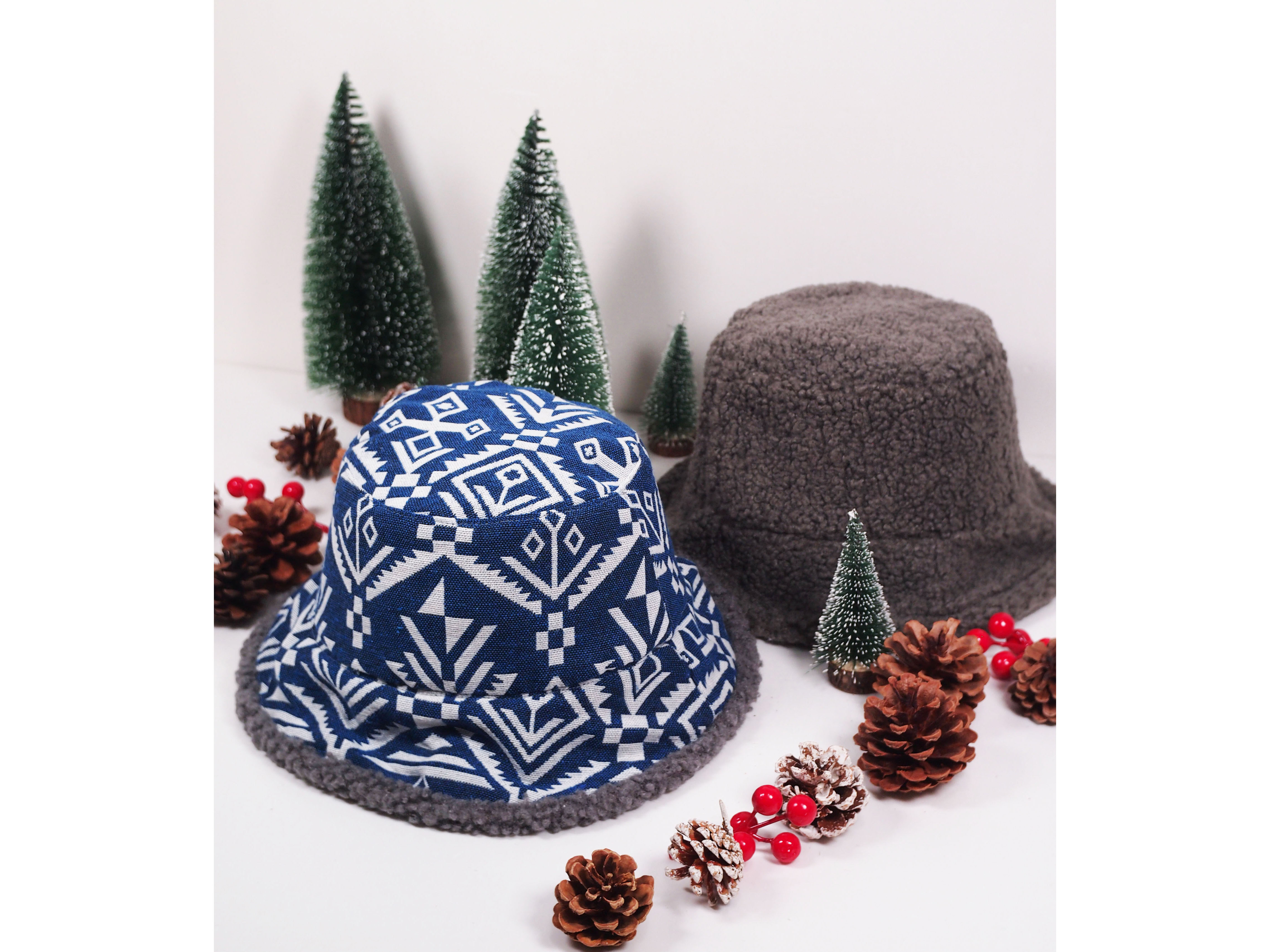 両面使える ボア ロゴ入り バケットハット ハット キャップ　帽子 ファッション アウトドア キャンプ (灰)