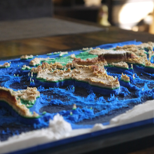 地球のかたち － 南極大陸を含む3Dマップ A3サイズ タペストリー