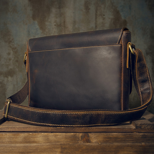 植物タンニン鞣し本革メッセンジャーバッグ #1052褐色 メッセンジャー