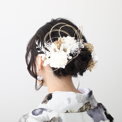 白×金の紫陽花と林檎の花の髪かざり　成人式　着物　卒業式　振袖　花嫁ヘアアクセサリー 7枚目の画像