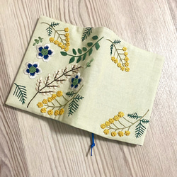 手刺繍の温もりブックカバー - 読書時間を特別に＊小花 サイズ展開