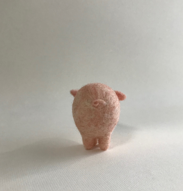 キョトン顔の豚さん　置き物 3枚目の画像