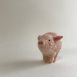 キョトン顔の豚さん　置き物 2枚目の画像