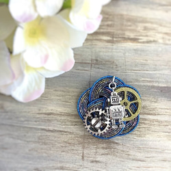 繊細な素材の輝きが美しい、土星のブローチ『レオ』 ブローチ faon