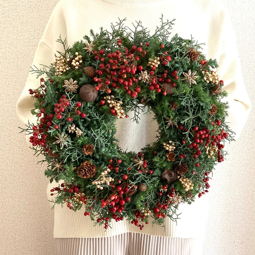 赤い実と鶏頭のクリスマスフライングリース♡クリスマスリース 赤い実とグリーンのフレッシュクリスマスリース リース pluieflower