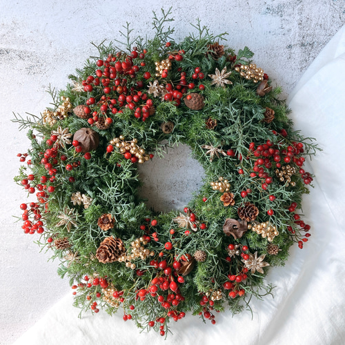 赤い実とグリーンのフレッシュクリスマスリース リース pluieflower