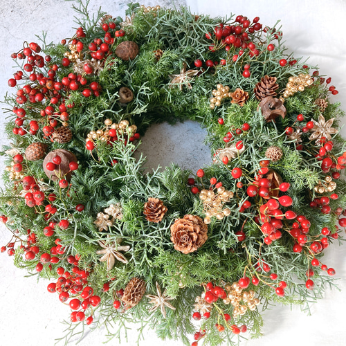 赤い実とグリーンのフレッシュクリスマスリース リース pluieflower