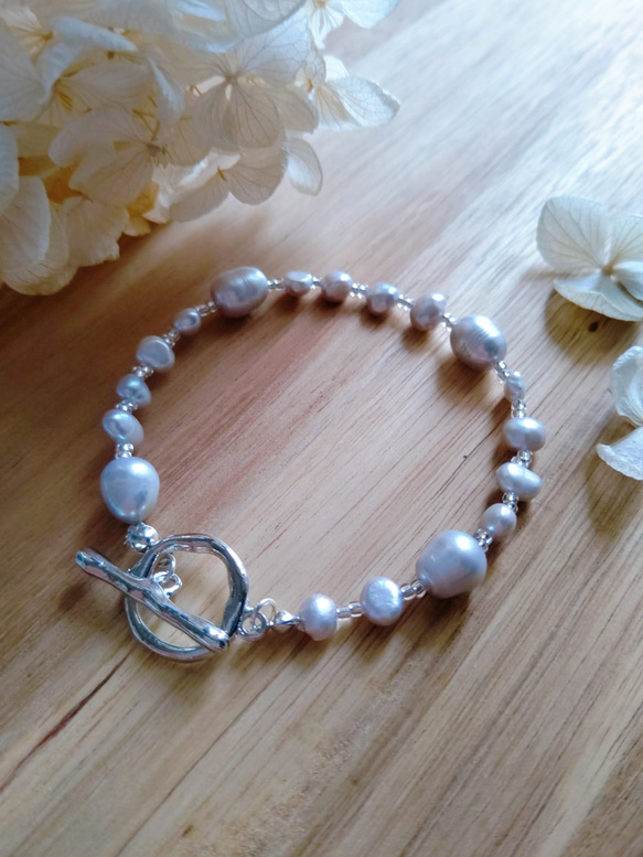 大人可愛い、淡水バロックパールブレスレット。 ふんわり優しい